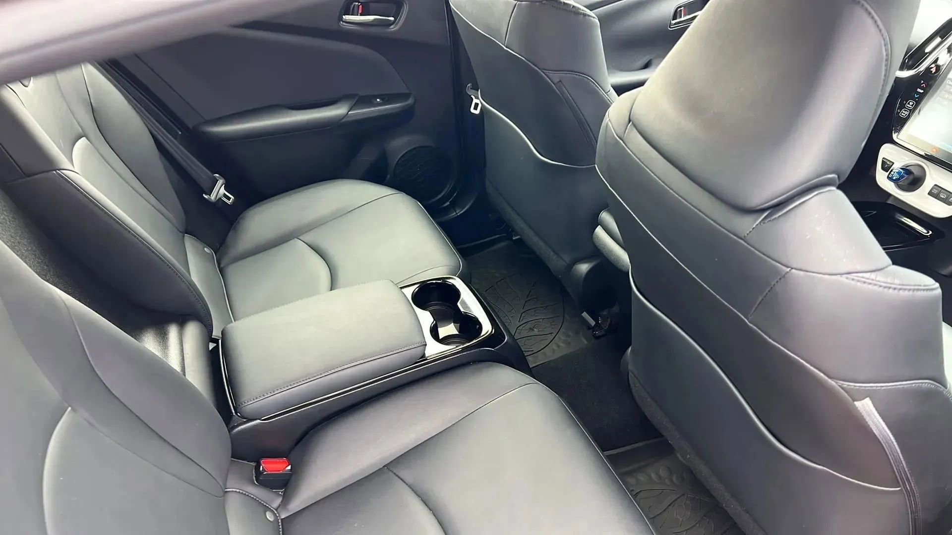 Used 2017 Toyota Prius Prime Advanced w/ Preferred Accessory Package image 6