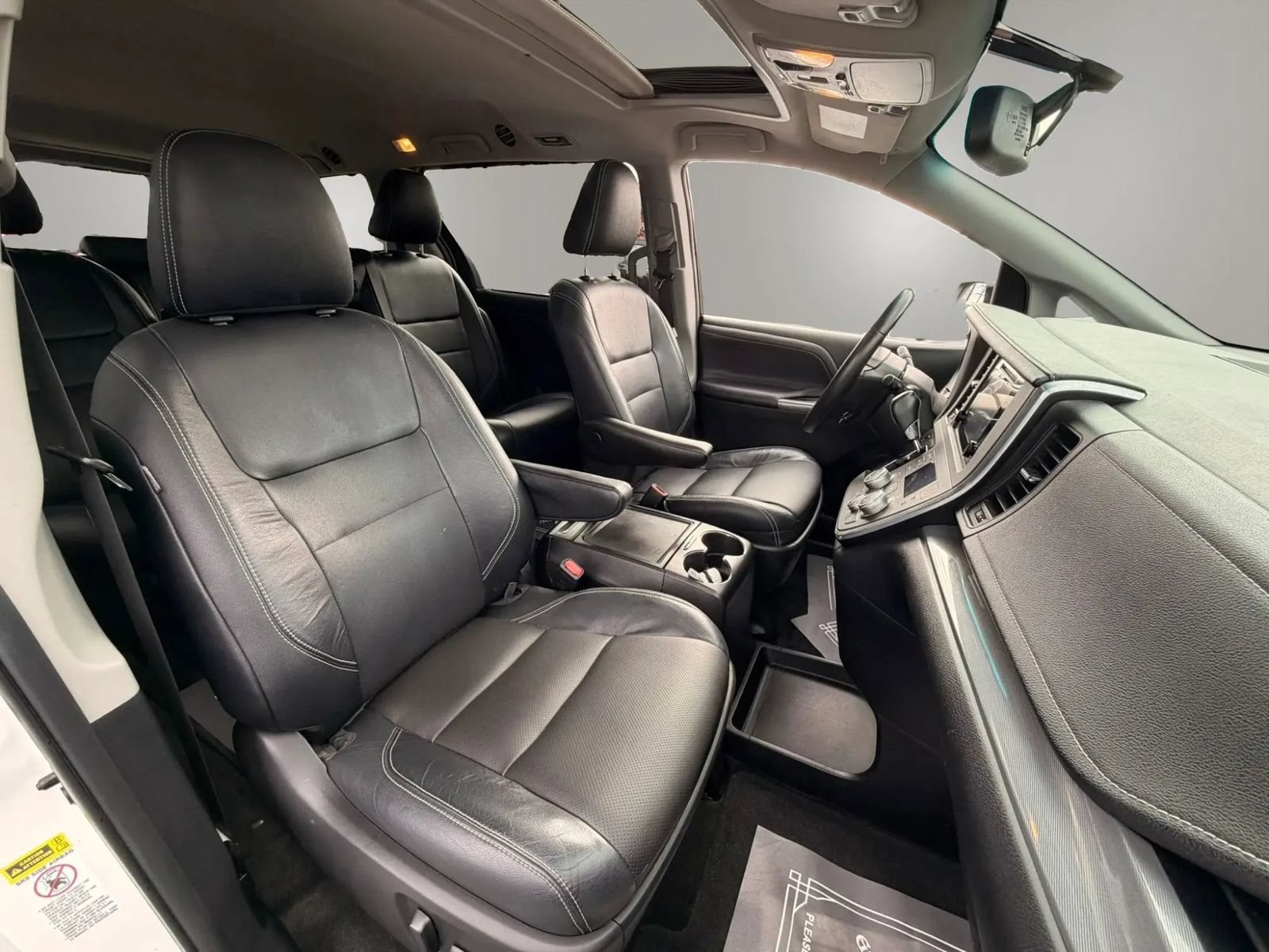 Used 2015 Toyota Sienna SE w/ SE Preferred Package FWD image 17