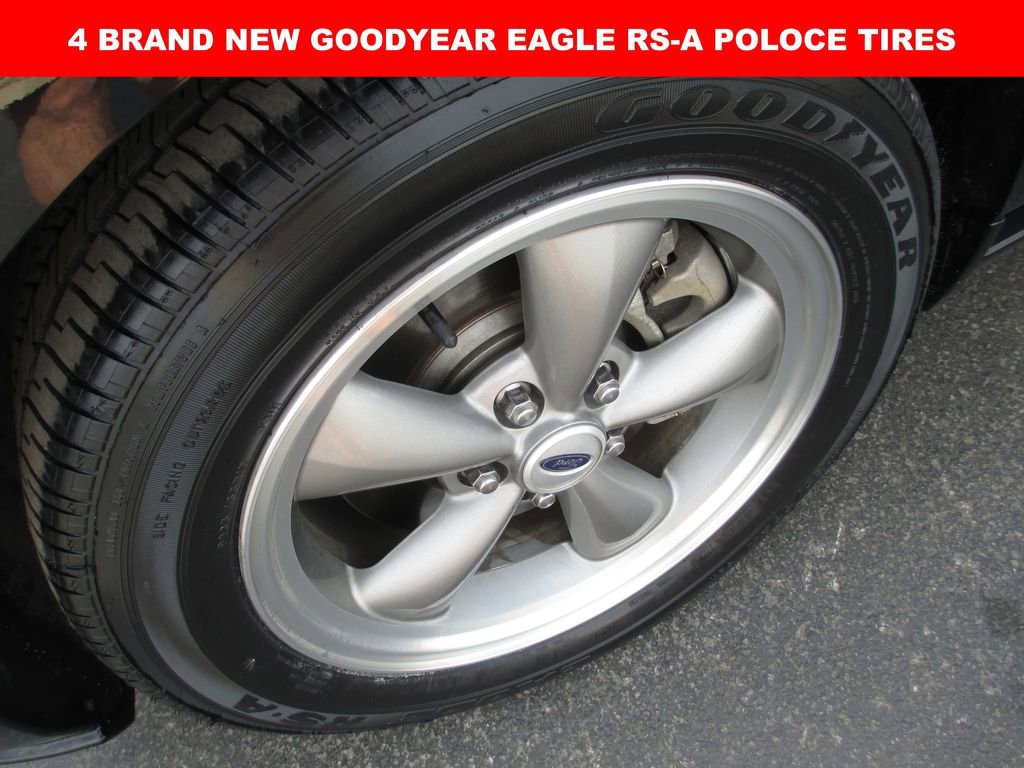 Used 2005 Ford Mustang GT image 2