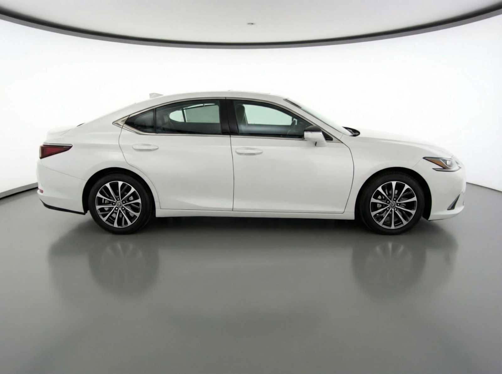 Used 2022 Lexus ES 350 image 4