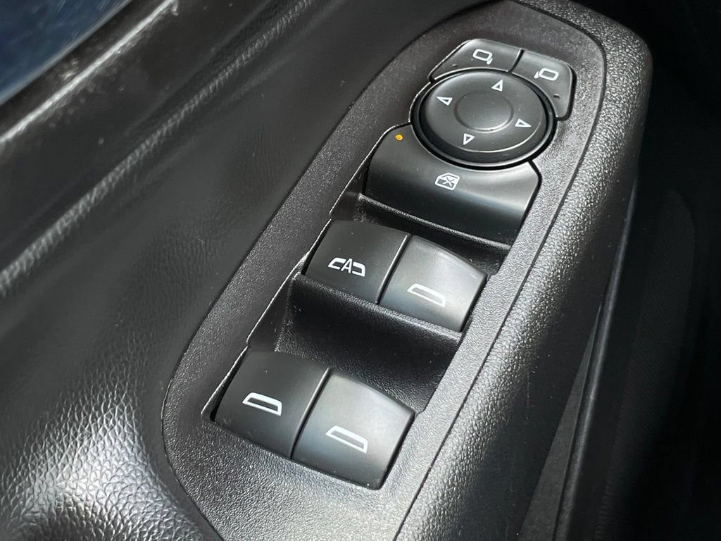 Used 2018 Chevrolet Equinox LT FWD image 12