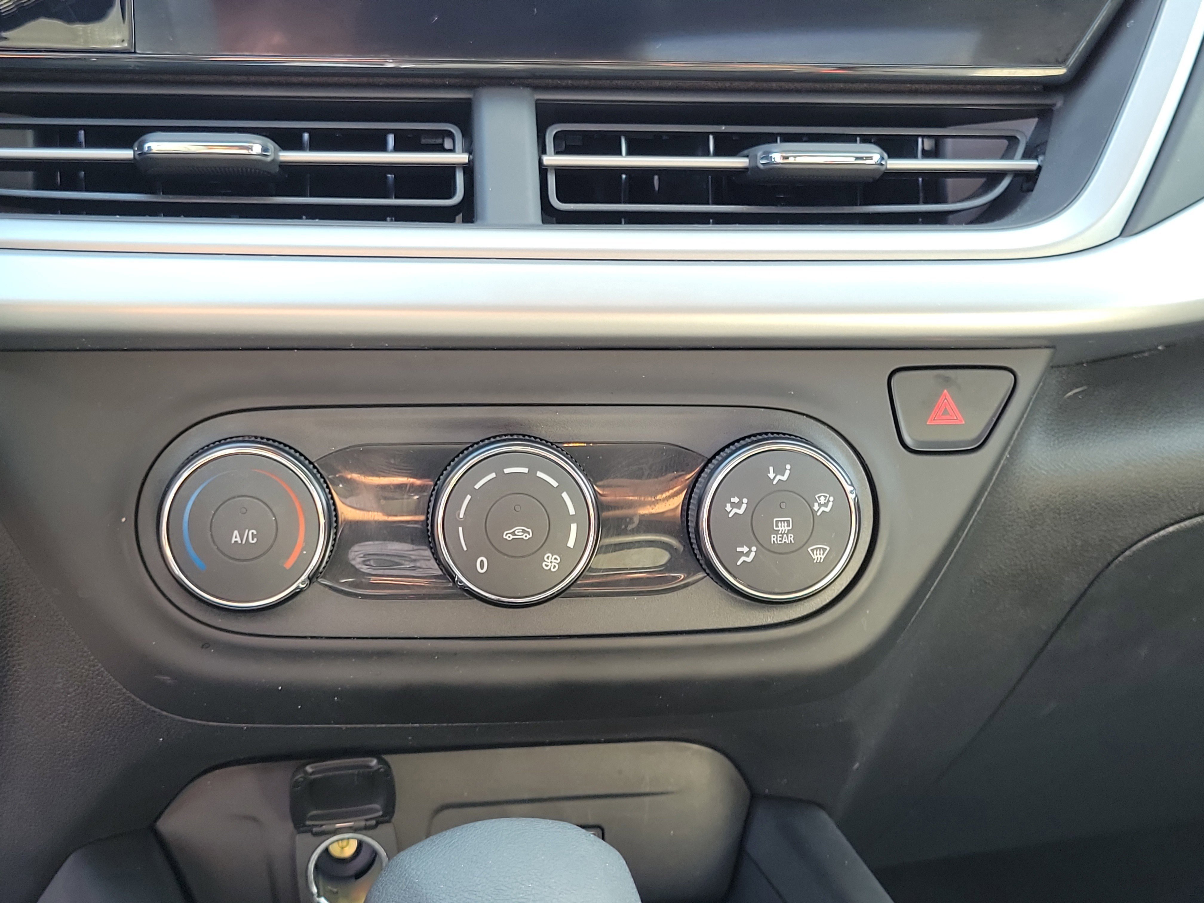 Used 2024 Chevrolet Trax LS w/ Driver Confidence Package FWD image 27