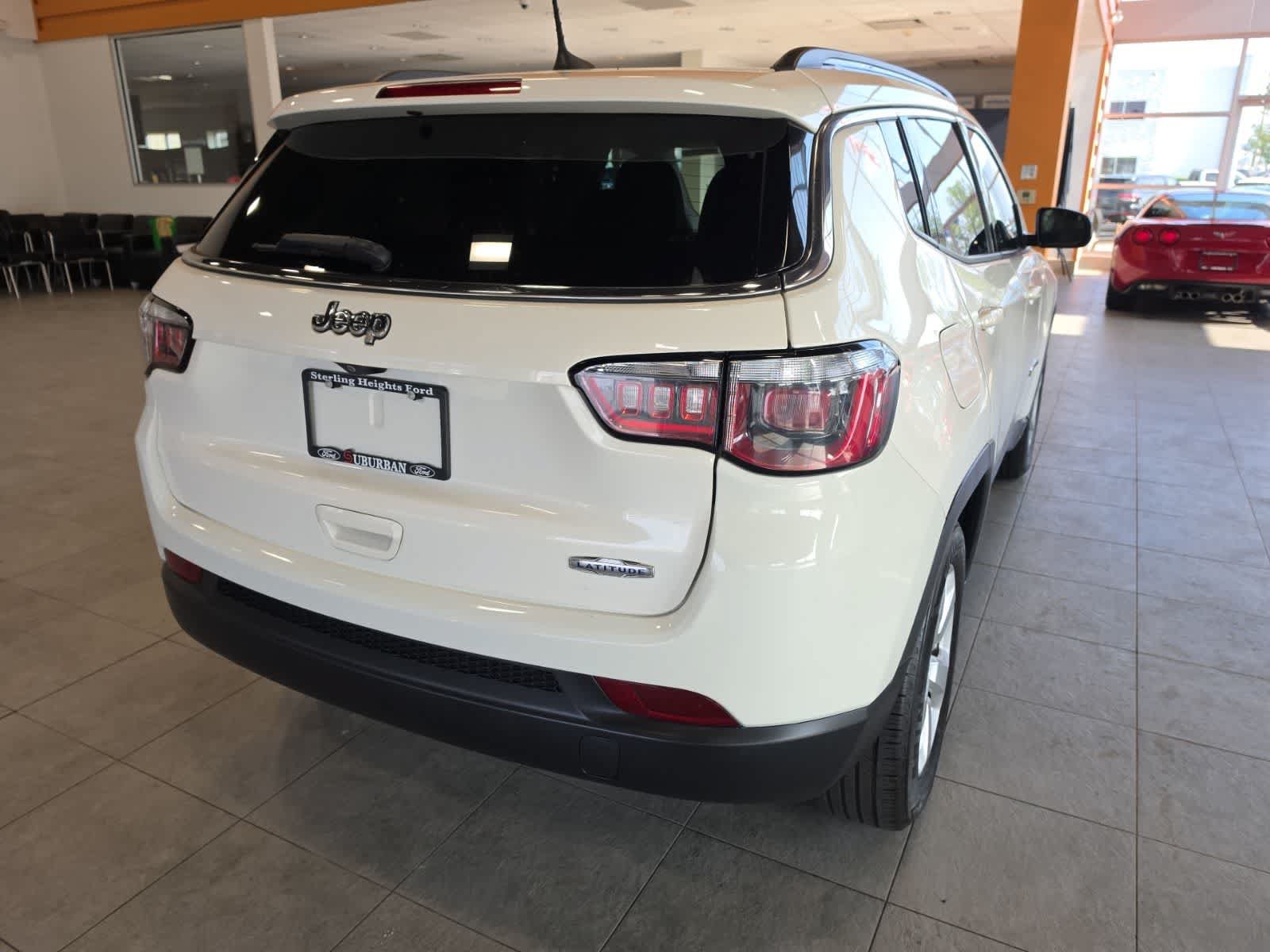 Used 2018 Jeep Compass Latitude w/ Popular Equipment Group FWD image 8