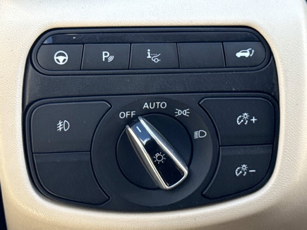 Used 2019 INFINITI QX50 Essential w/ Proactive Package AWD/4WD image 13