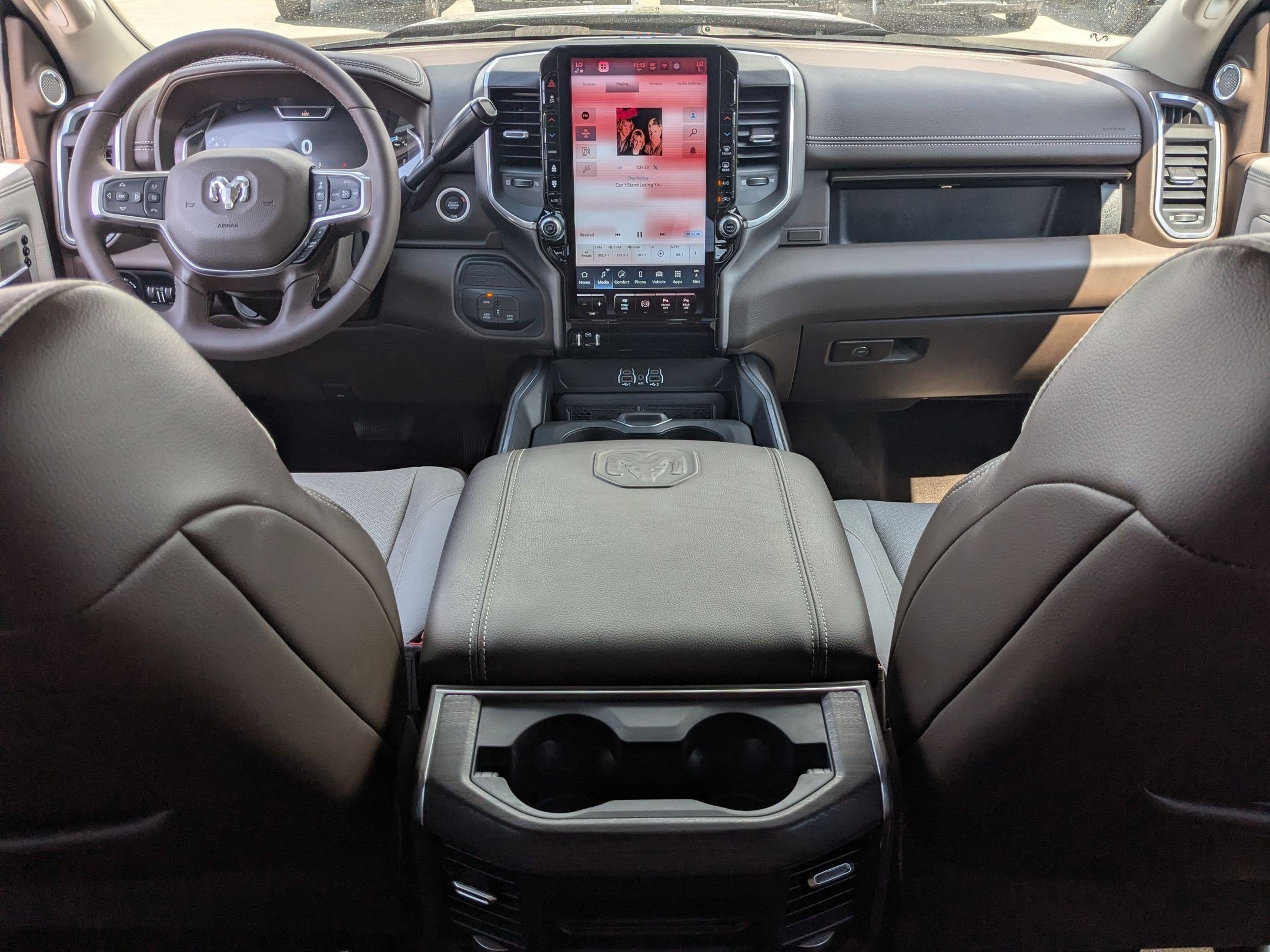 Used 2025 RAM 2500 Laramie AWD/4WD image 27