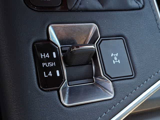 Used 2025 Lexus GX 550 w/ Cold Area Package AWD/4WD image 23