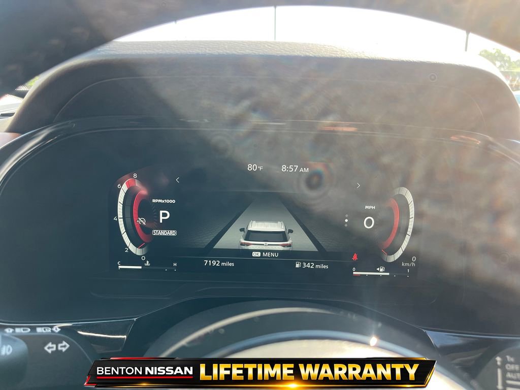 Used 2025 Nissan Pathfinder Platinum FWD image 14