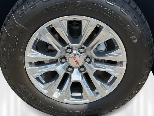 Used 2024 GMC Sierra 1500 Denali w/ Technology Package AWD/4WD image 9