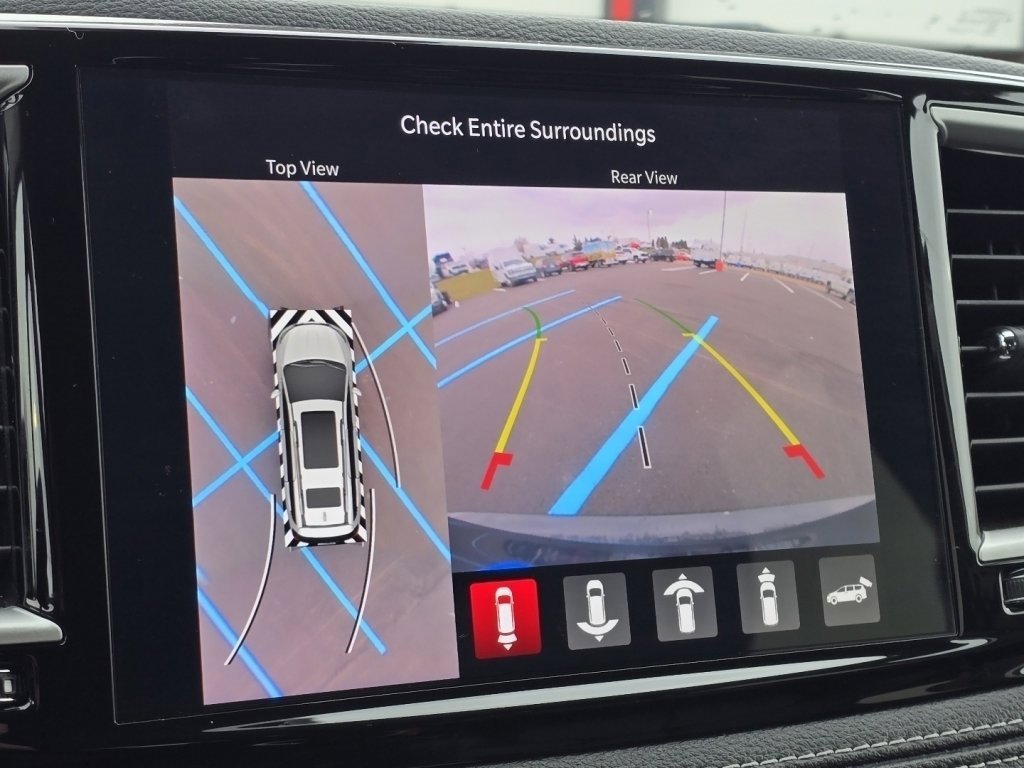 Used 2024 Chrysler Pacifica Touring-L w/ Uconnect Theater Family Group image 6