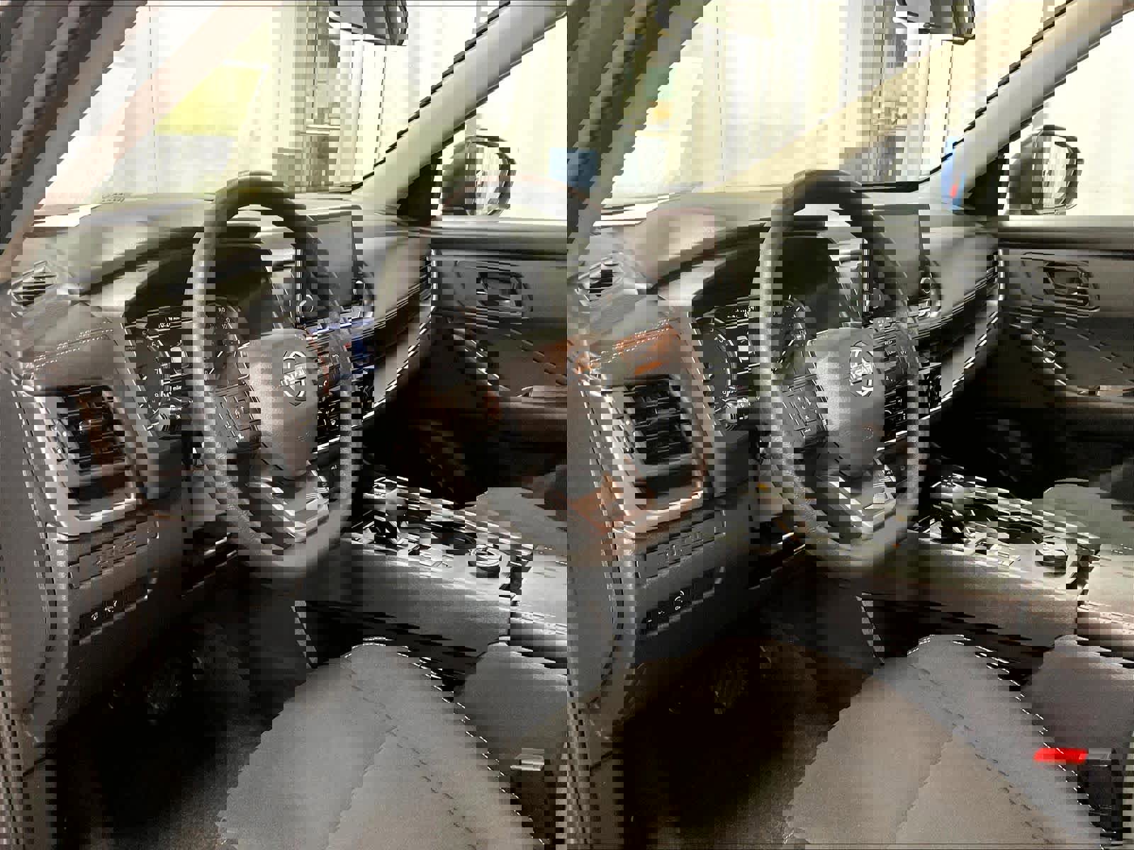 Used 2025 Nissan Rogue S image 8