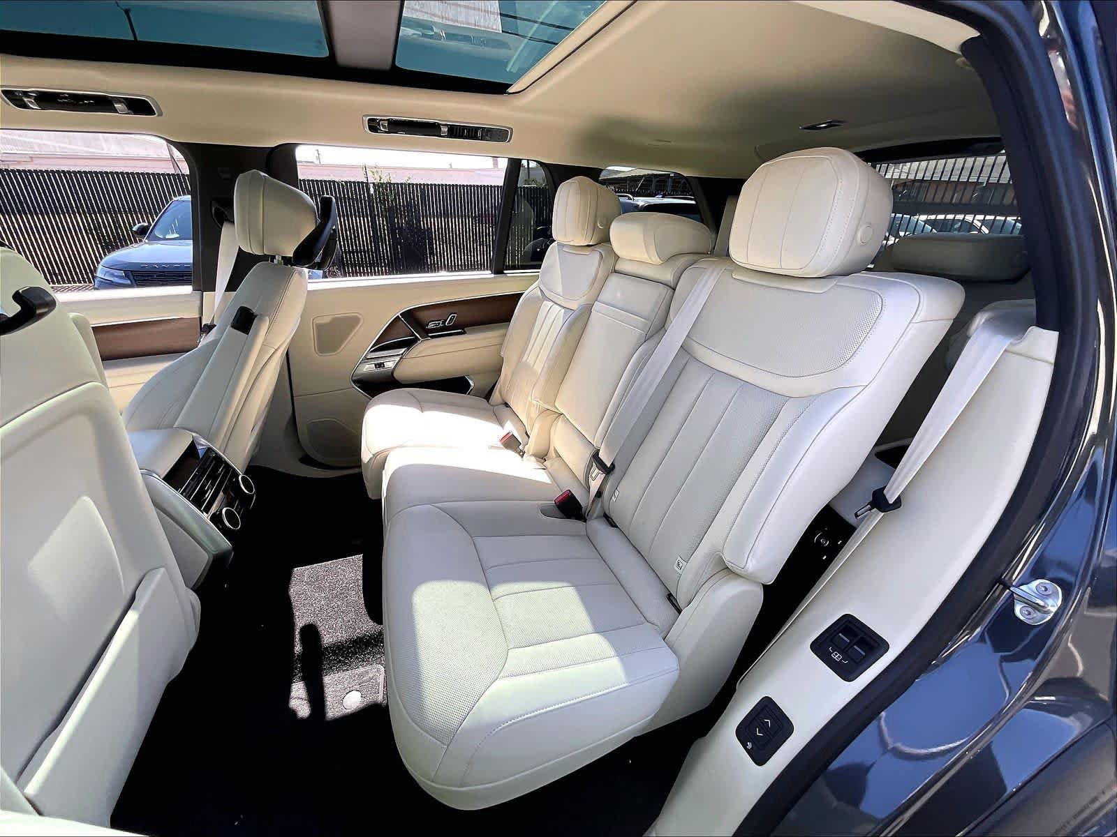 New 2026 Land Rover Range Rover Long Wheelbase SE AWD/4WD image 12