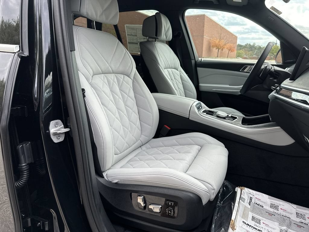 Used 2025 BMW X5 xDrive40i w/ Climate Comfort Package AWD/4WD image 32