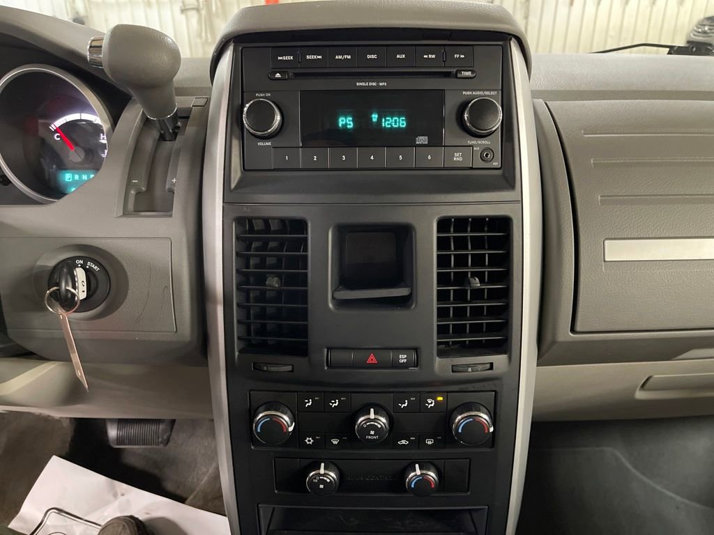 Used 2010 Dodge Grand Caravan SE image 19