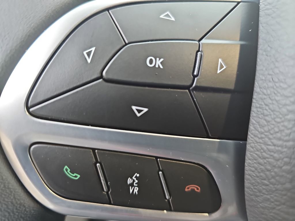 Used 2024 Chrysler Pacifica Touring-L image 18