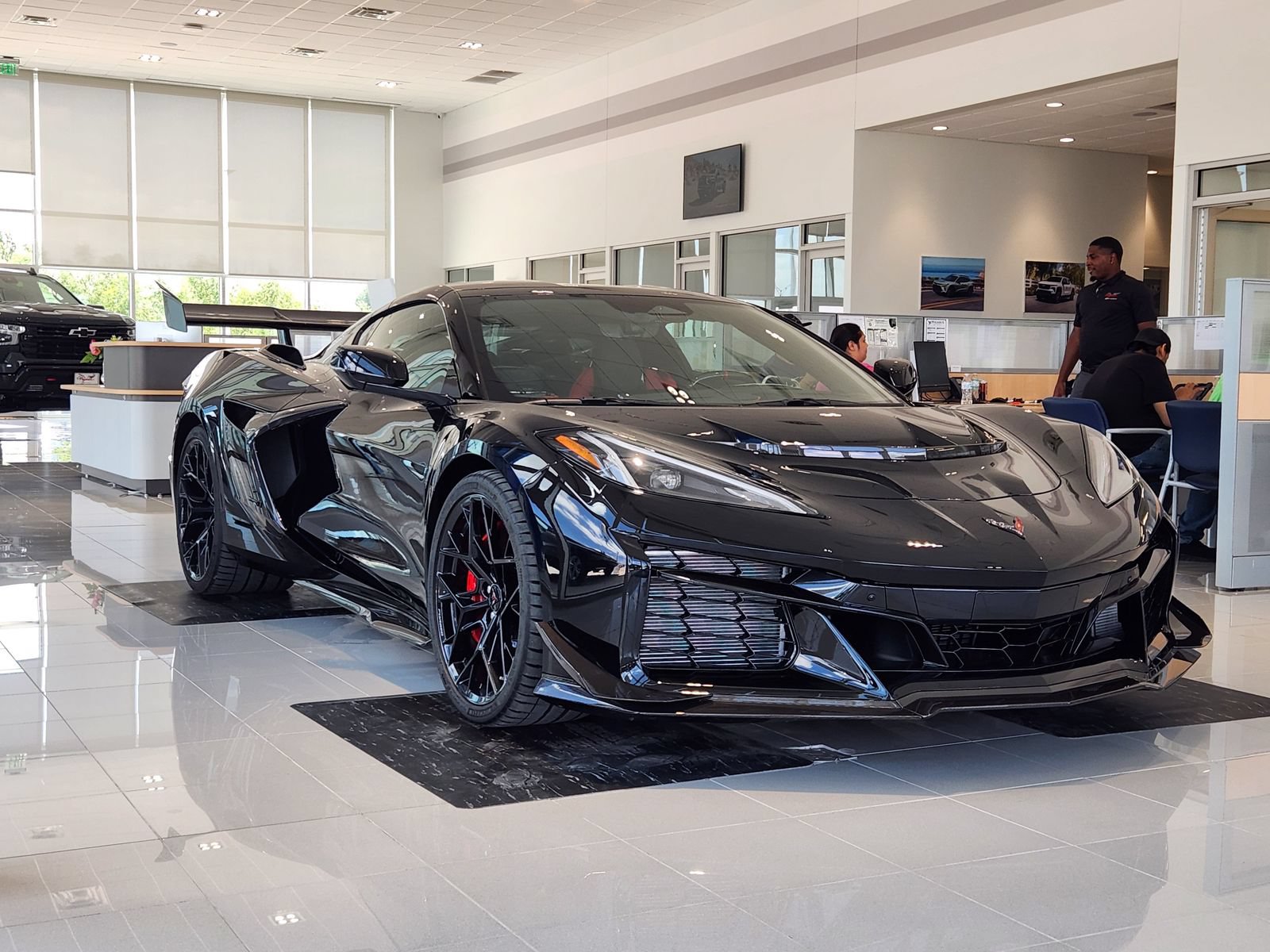 New 2027 Chevrolet Corvette ZR1 w/ ZR1 Carbon Fiber Aero Package RWD image 2