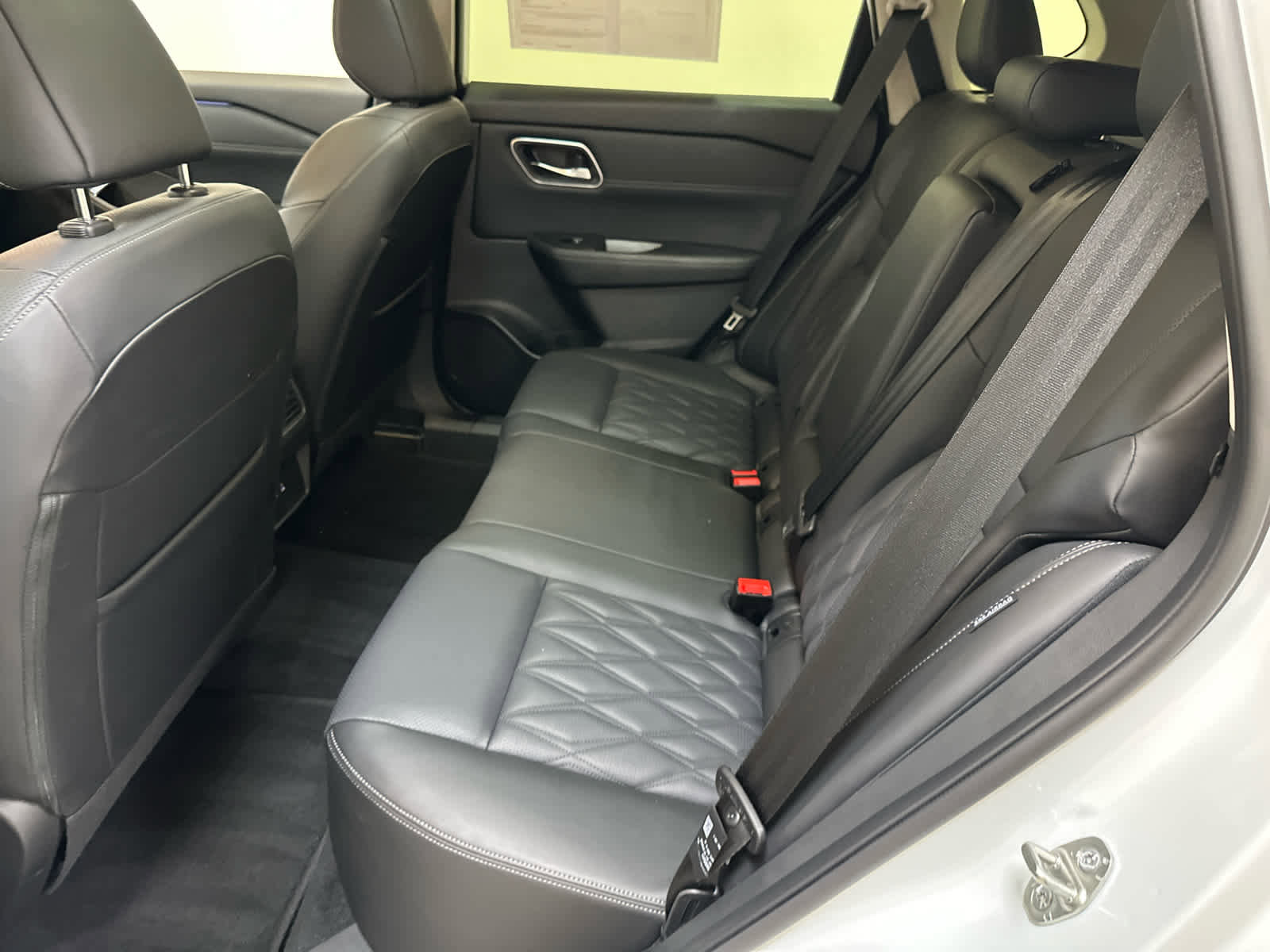 Certified 2025 Nissan Rogue Platinum image 18