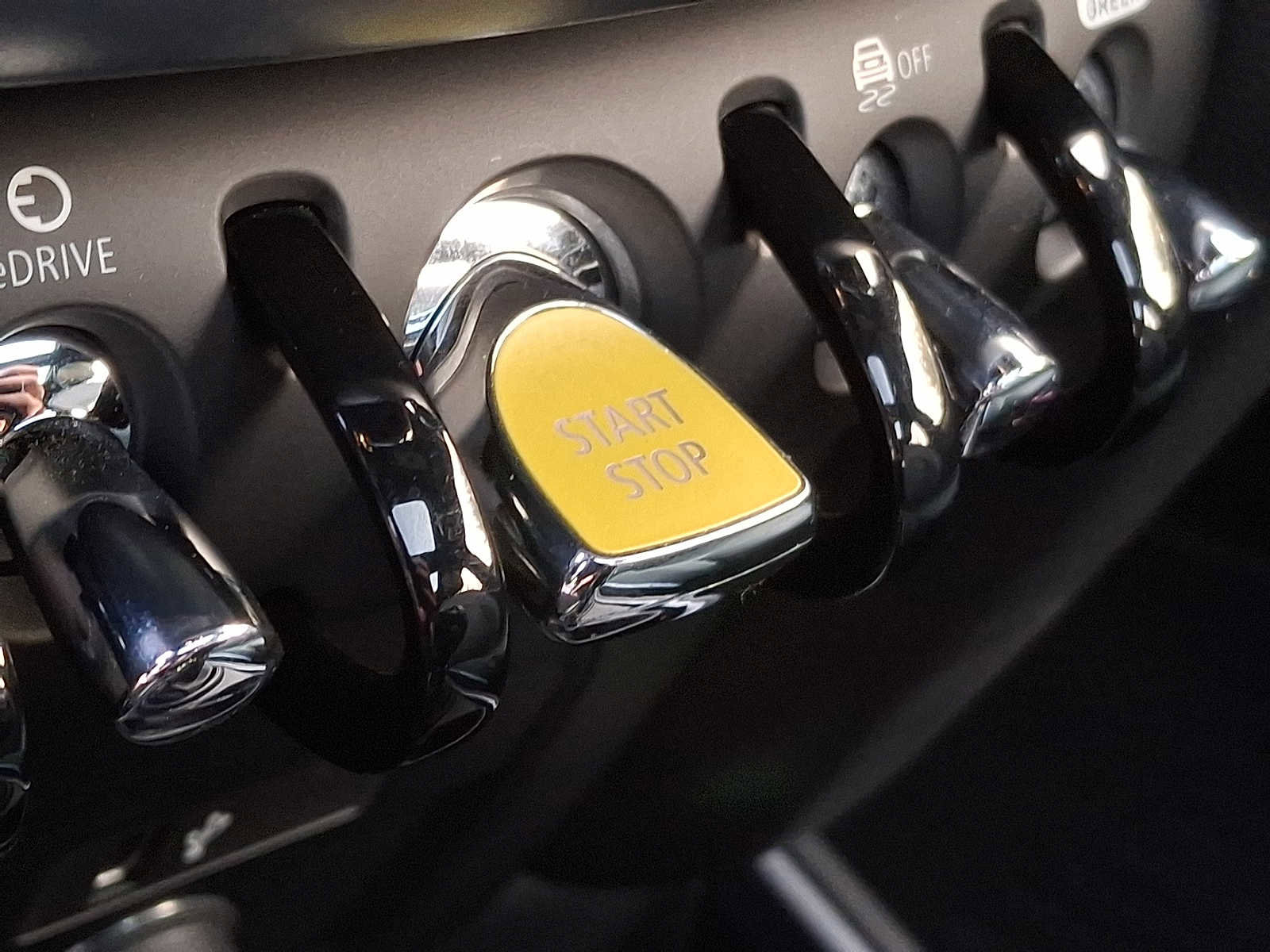 Certified 2023 MINI Cooper Countryman SE w/ Mini Untamed Edition image 19