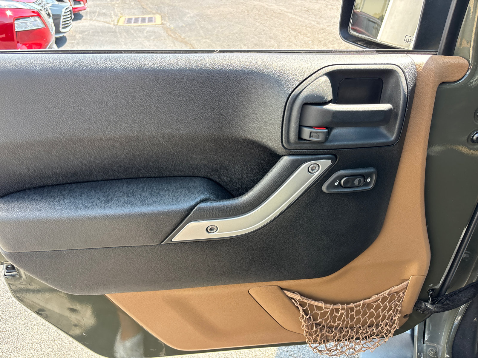 Used 2015 Jeep Wrangler Unlimited Sahara w/ Connectivity Group AWD/4WD image 11