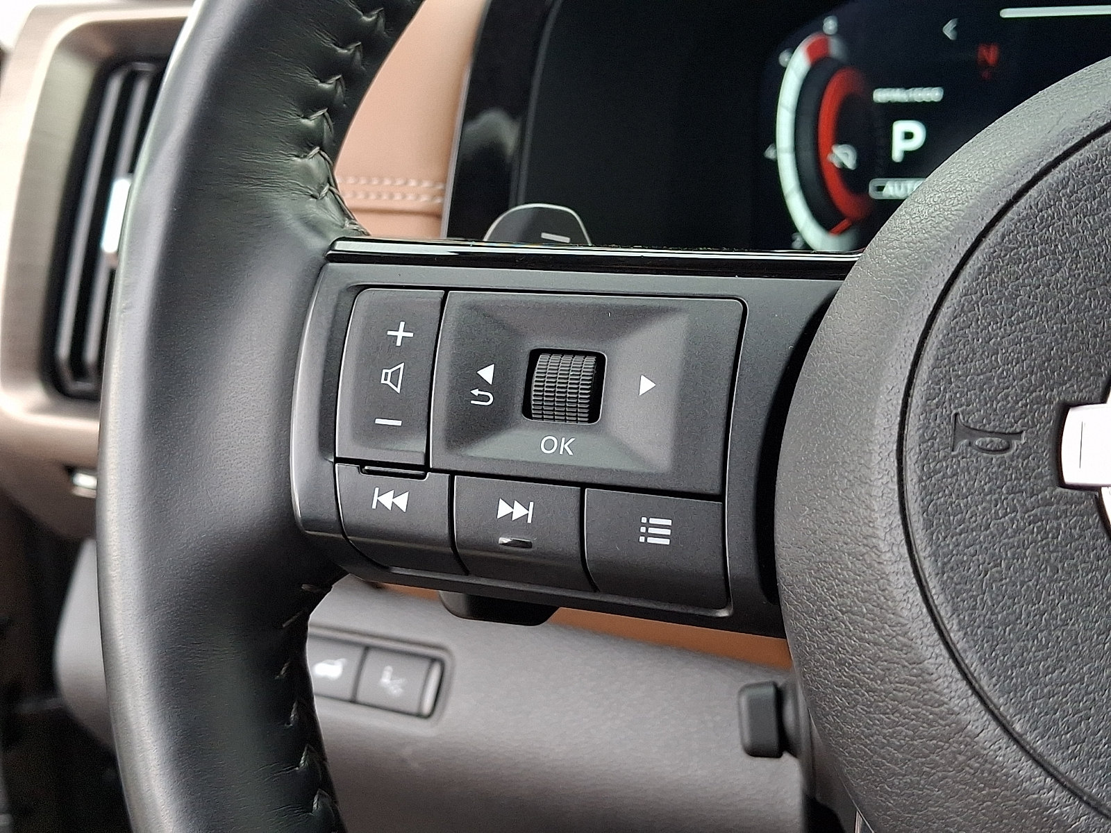 Used 2024 Nissan Pathfinder Platinum AWD/4WD image 22