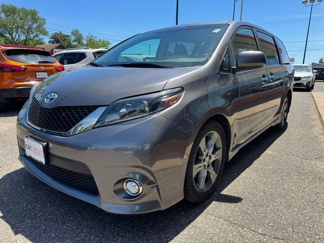 Used 2015 Toyota Sienna SE FWD image 3