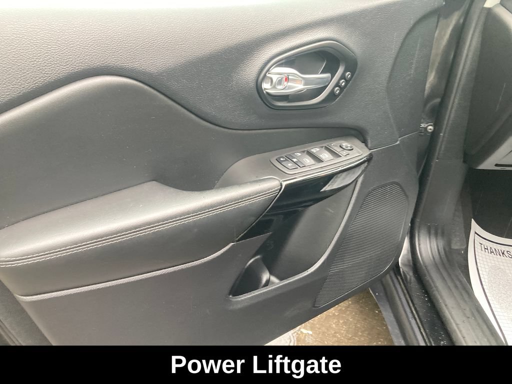 Used 2023 Jeep Cherokee Altitude Lux w/ Elite Group AWD/4WD image 13
