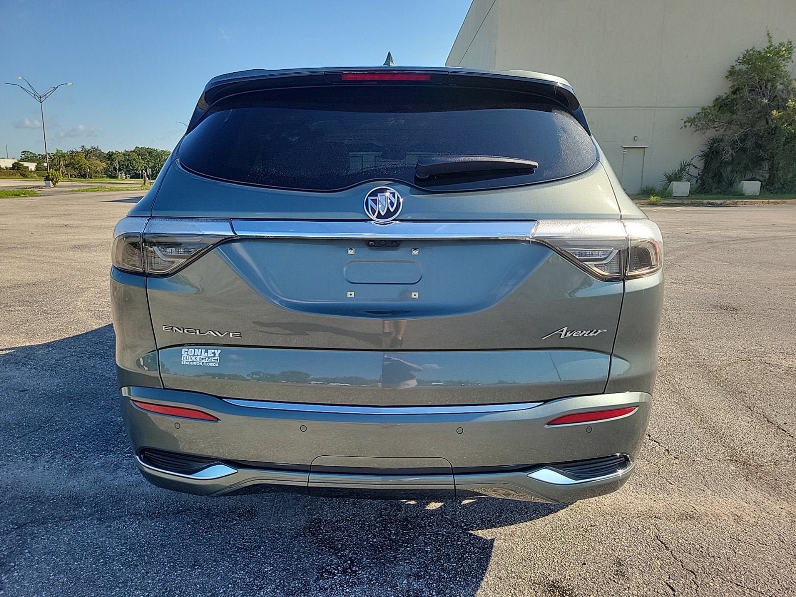 Used 2022 Buick Enclave Avenir w/ Avenir Technology Package FWD image 7