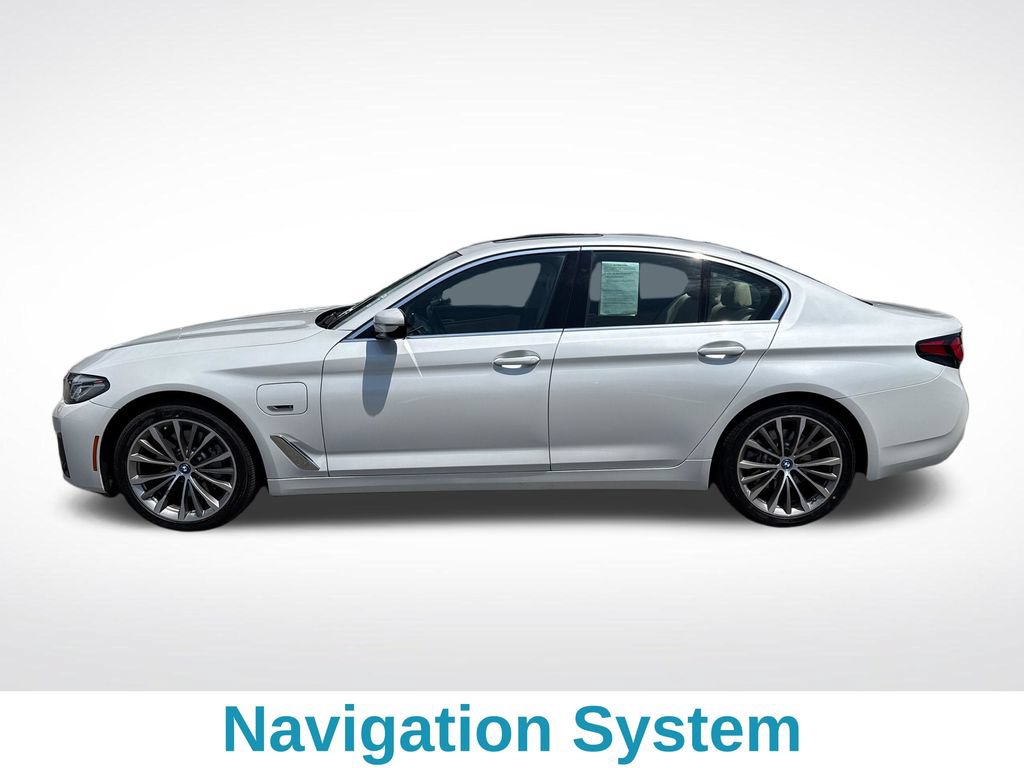 Used 2022 BMW 530e xDrive w/ Premium Package AWD/4WD image 3