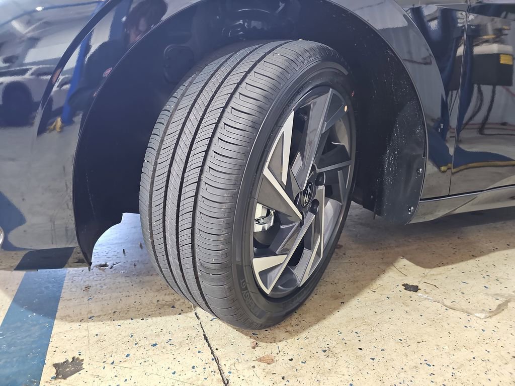 New 2026 Hyundai Elantra Limited image 34