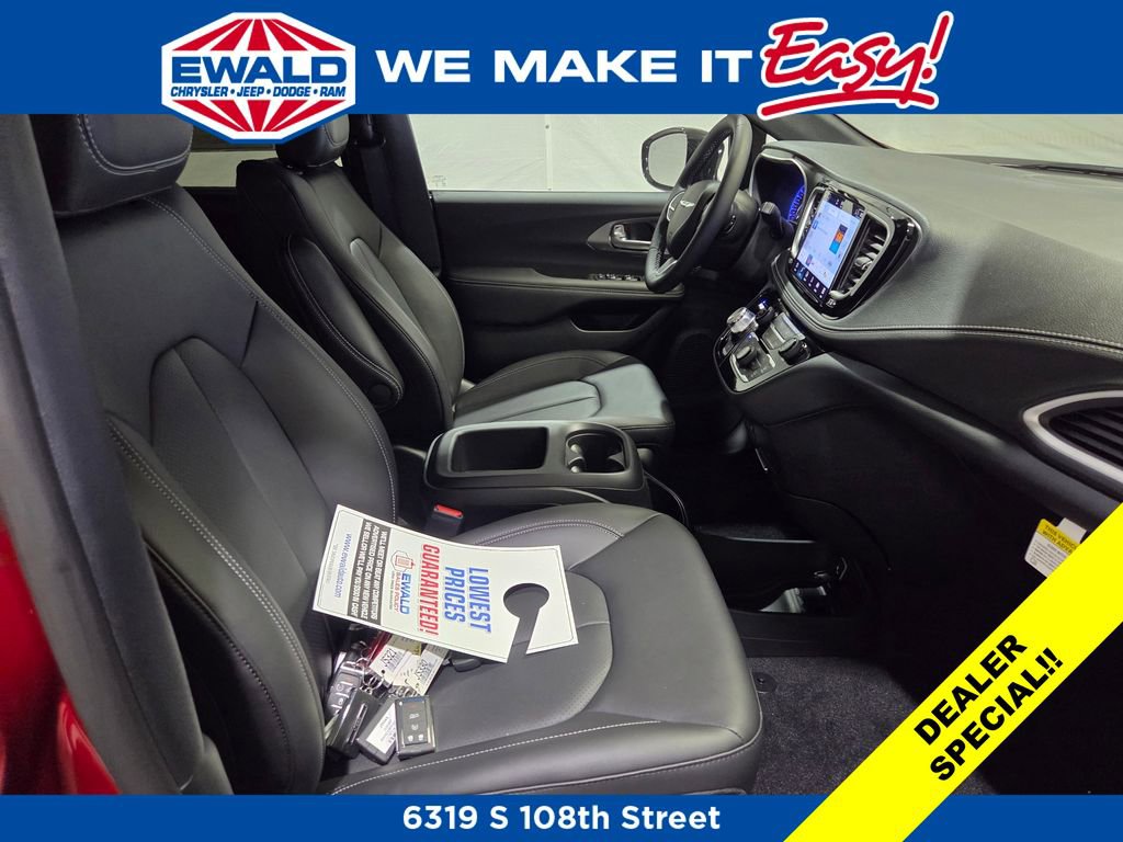 New 2026 Chrysler Pacifica Select FWD image 8