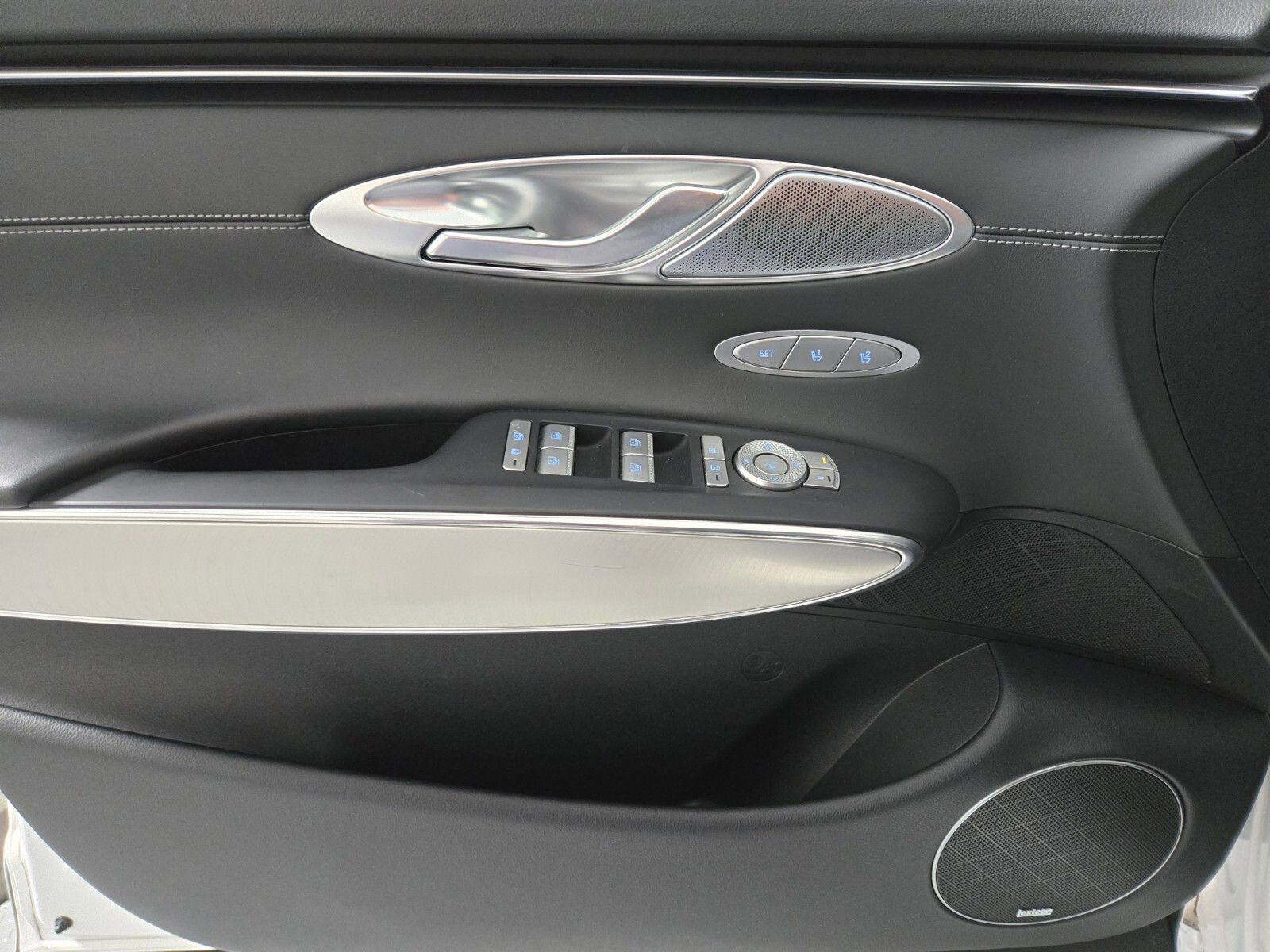 Used 2022 Genesis GV70 2.5T w/ Select Package AWD/4WD image 22