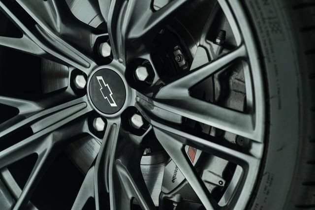 Used 2018 Chevrolet Camaro ZL1 RWD image 9