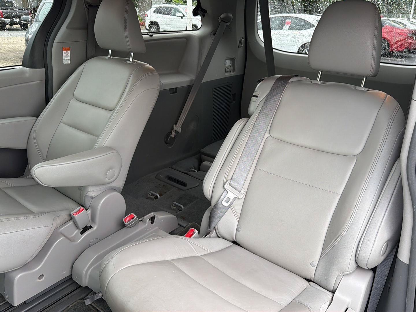 Used 2019 Toyota Sienna XLE Premium FWD image 28