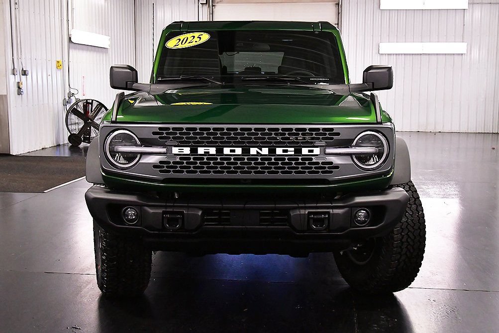 New 2025 Ford Bronco Badlands w/ Sasquatch Package AWD/4WD image 2