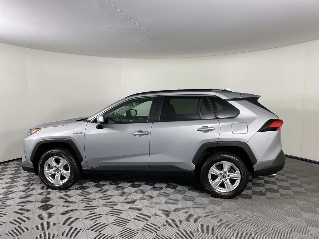 Used 2021 Toyota RAV4 LE AWD/4WD image 5