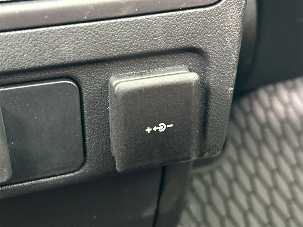 Used 2024 Jaguar F-PACE R-Dynamic S image 23