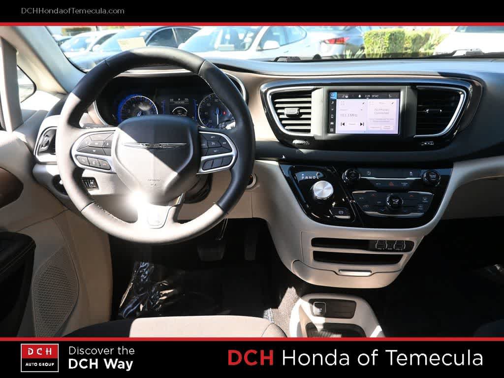 Used 2023 Chrysler Voyager LX FWD image 8