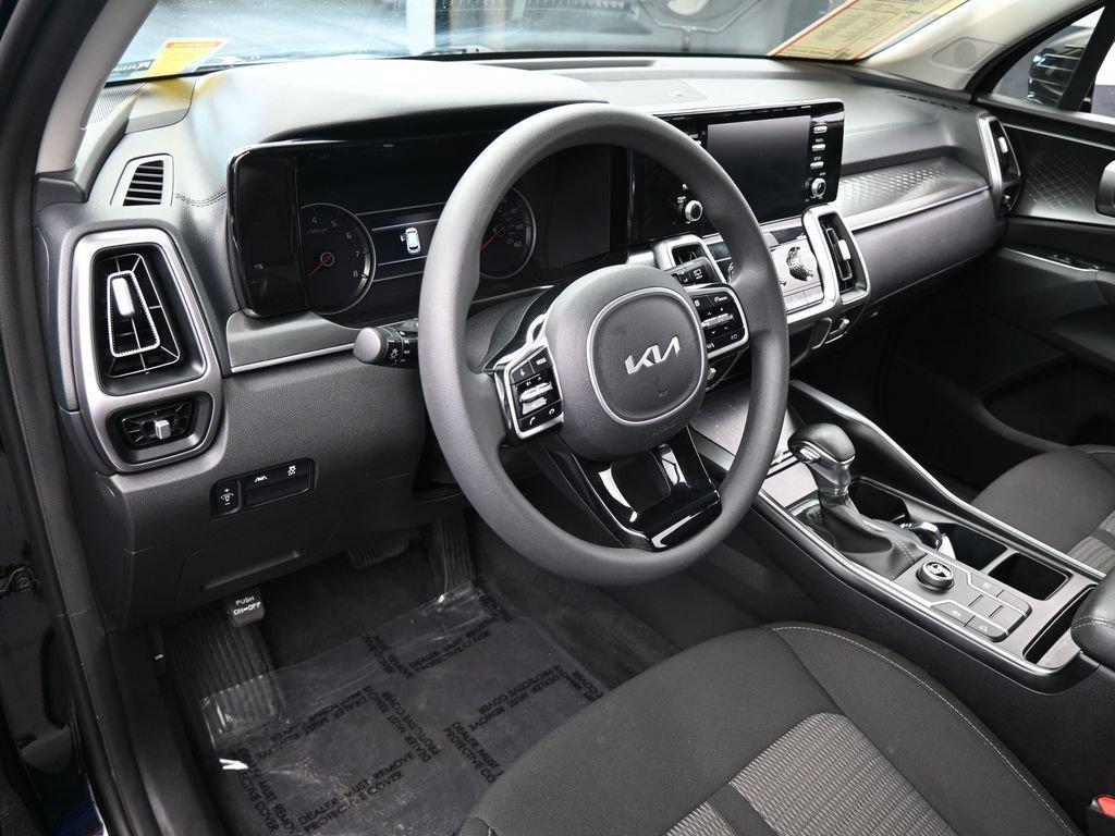 Used 2022 Kia Sorento LX image 10