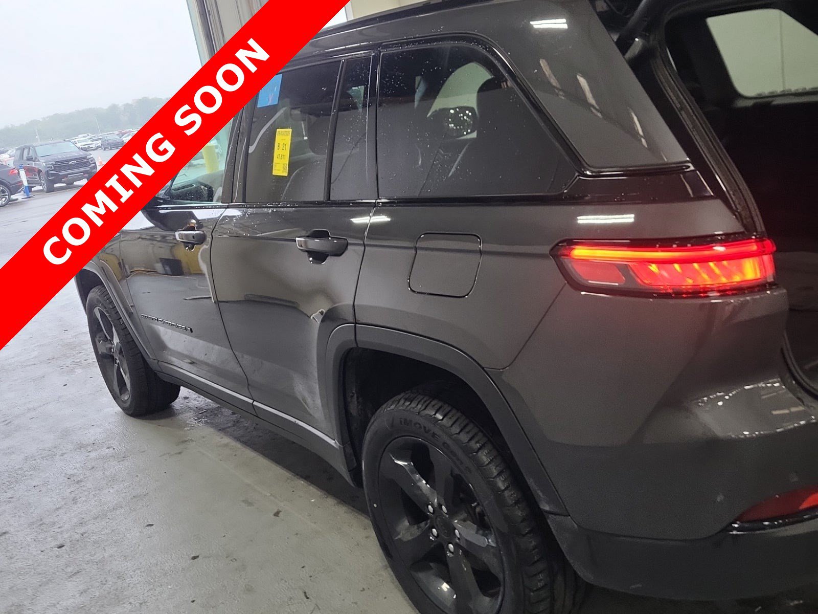 Used 2022 Jeep Grand Cherokee Altitude AWD/4WD image 3