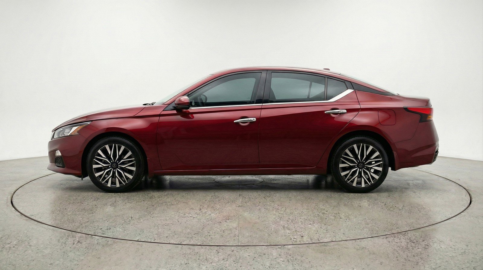 Used 2025 Nissan Altima 2.5 SV image 5