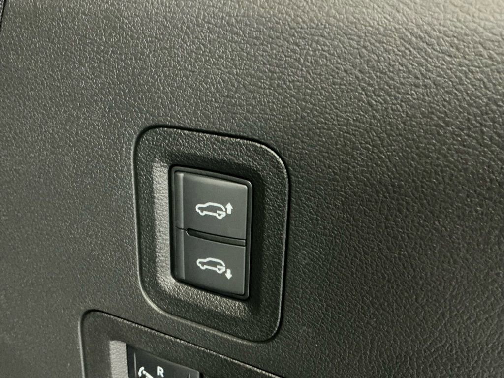 Used 2025 INFINITI QX80 Sensory image 18