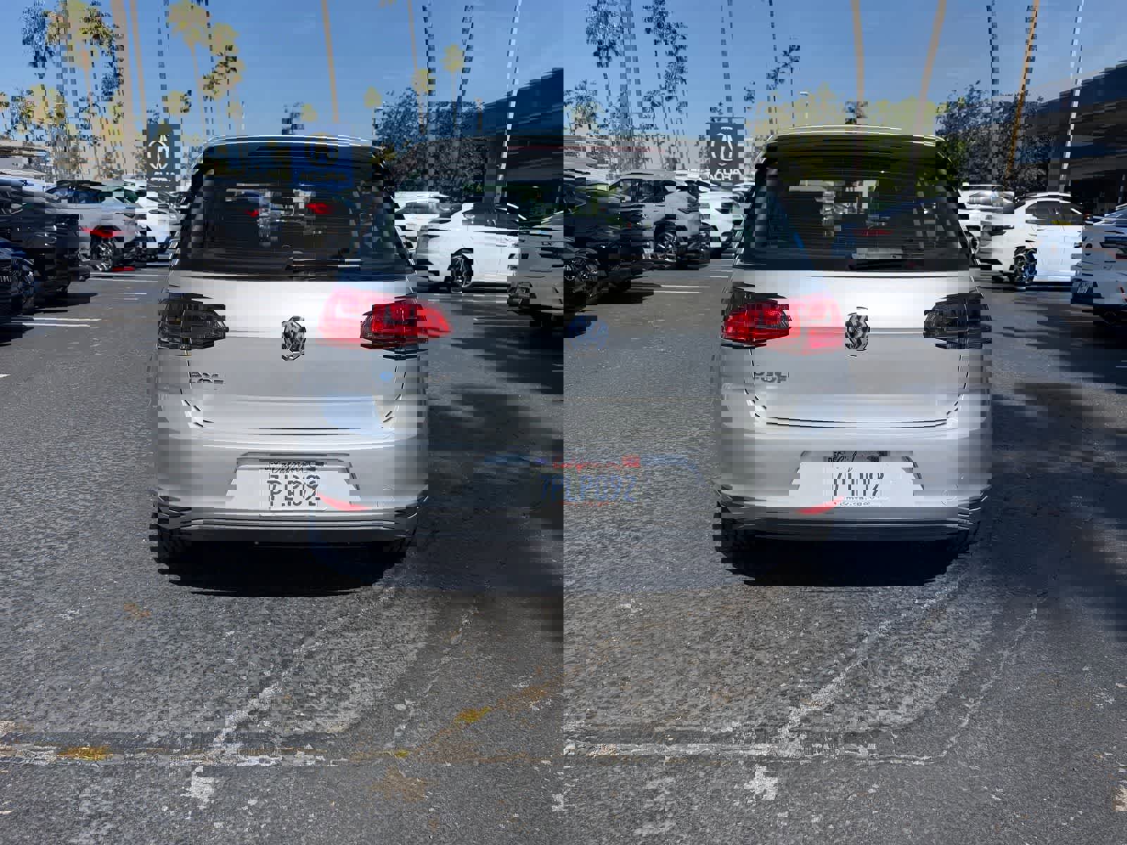 Used 2016 Volkswagen e-Golf SE FWD image 4