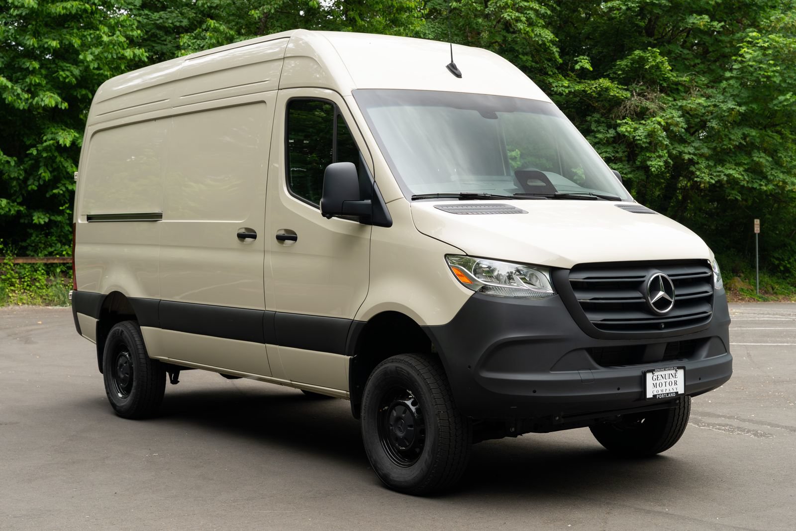Used 2025 Mercedes-Benz Sprinter 2500 image 3