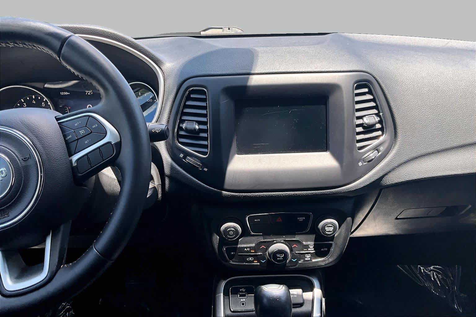 Used 2018 Jeep Compass Latitude w/ Popular Equipment Group FWD image 7
