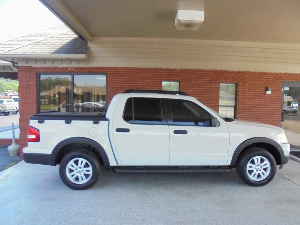 Used 2010 Ford Explorer Sport Trac XLT RWD image 2