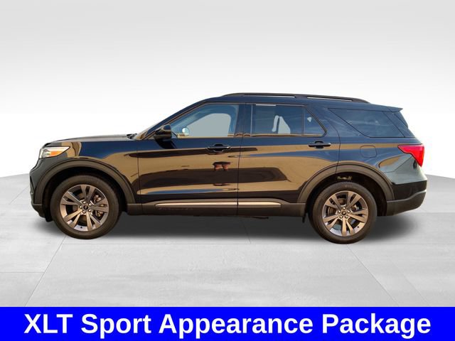 Used 2024 Ford Explorer XLT w/ Equipment Group 202A AWD/4WD image 2
