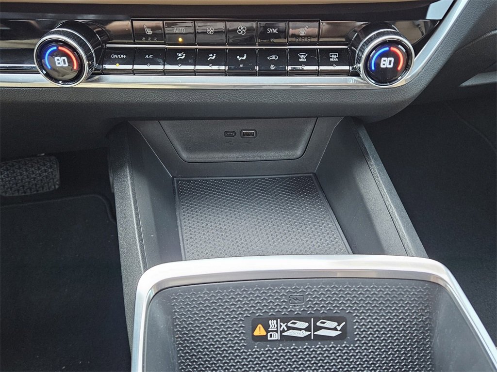 Used 2025 Chevrolet Equinox ACTIV w/ Safety and Technology Package image 19