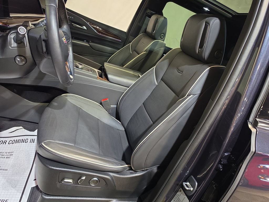 Used 2023 Cadillac Escalade Premium Luxury AWD/4WD image 13