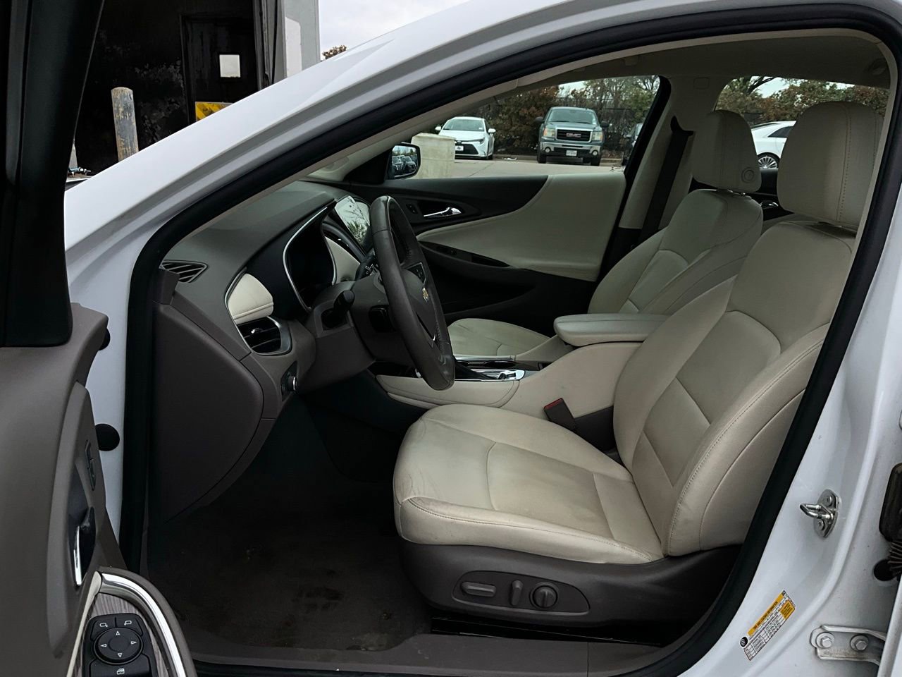 Used 2022 Chevrolet Malibu LT w/ Leather Package image 10