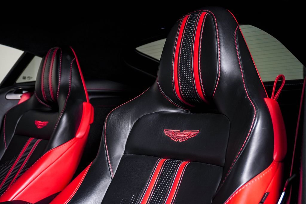 Used 2019 Aston Martin V8 Vantage Coupe image 14