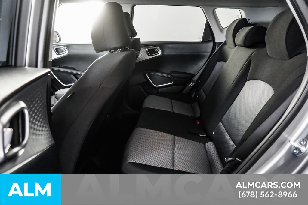 Used 2025 Kia Soul LX FWD image 17